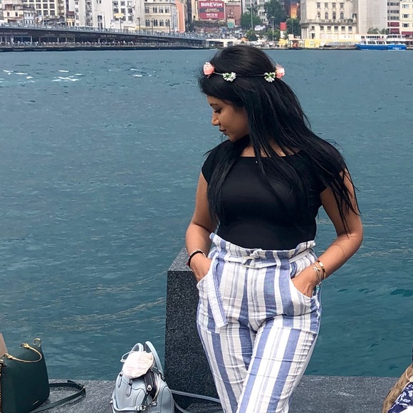 Meet your Posher, Aniqa - Picture 1 of 1